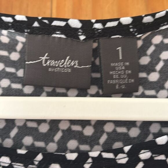 Chico’s Travelers Asymmetrical Hem Top - Picture 5 of 5